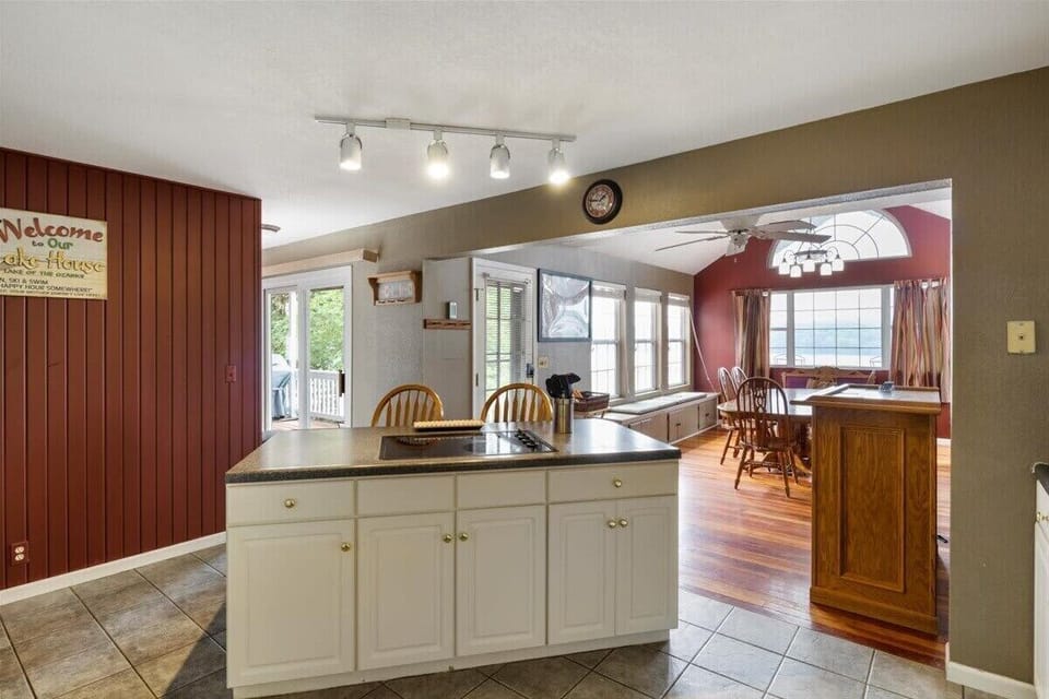 House, Multiple Beds, Patio (2183 Carlson Ct) | Interior