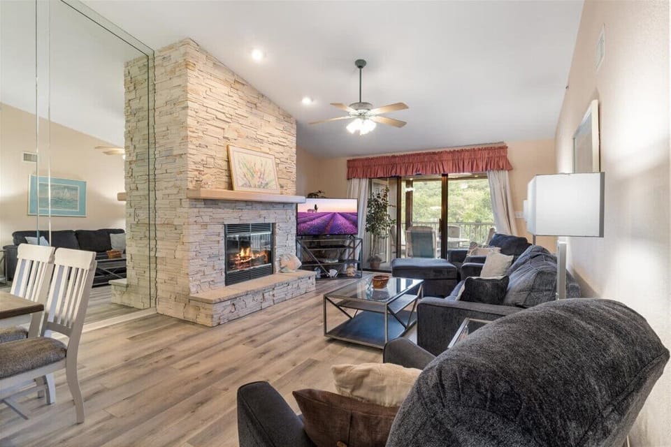 Condo, Multiple Beds, Patio (611 Lazy Days T12) | Living area