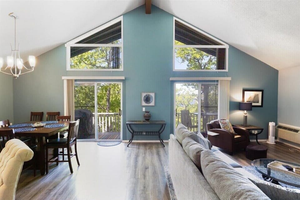 House, Multiple Beds, Patio, Pool View (147 Walkers Cay Dr) | Living area