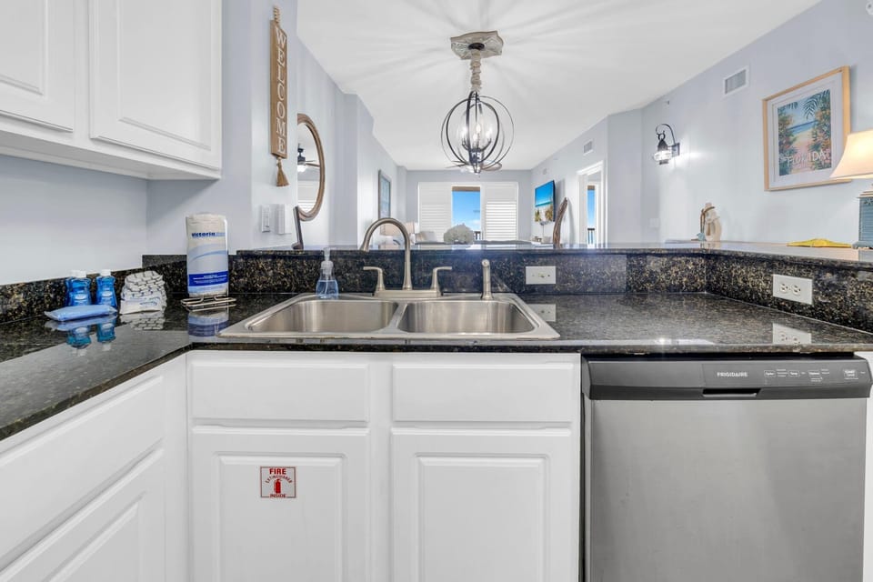 Condo, Multiple Beds (Sunrise Beach #1010) | Private kitchen