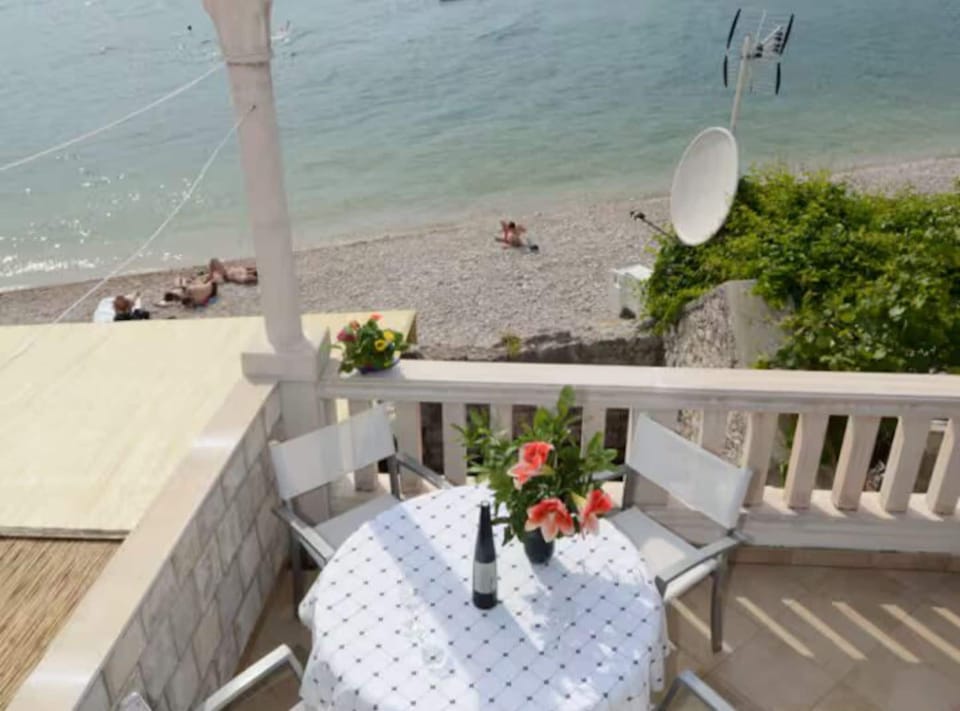 House (Three bedroom house) | Terrace/patio