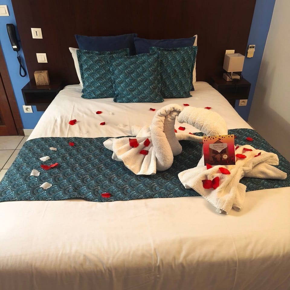 Deluxe Double Room | Laptop workspace, free WiFi