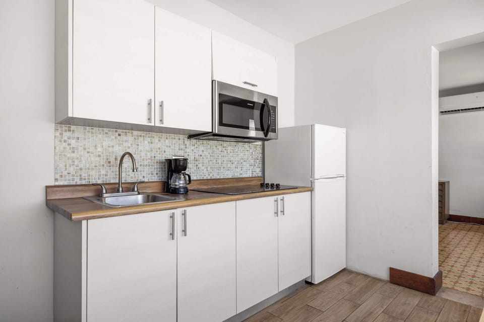 Modern, clean kitchen for gourmet meals