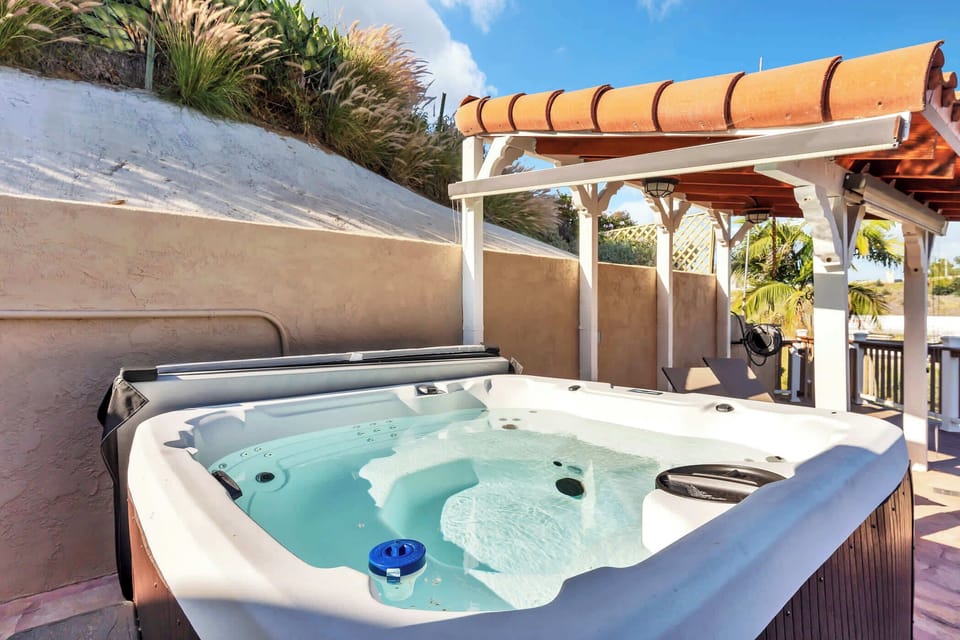 A hot tube under the sunlight!