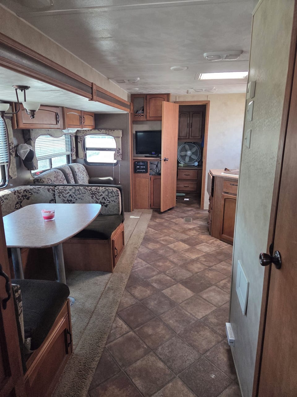 Family Mobile Home, Desert View | Living area | Computer monitors
