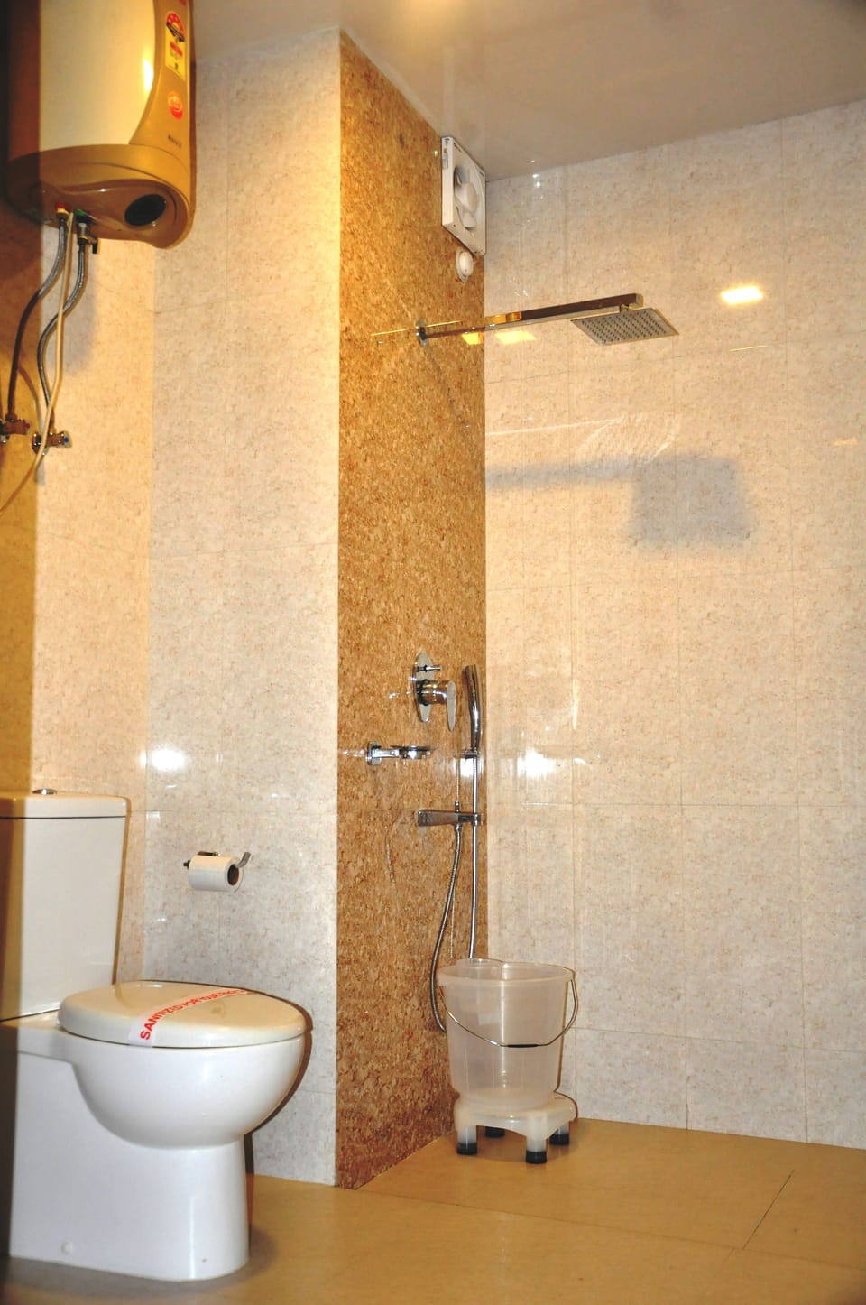 Standard Room | Bathroom | Free toiletries, hair dryer (on request), slippers, bidet
