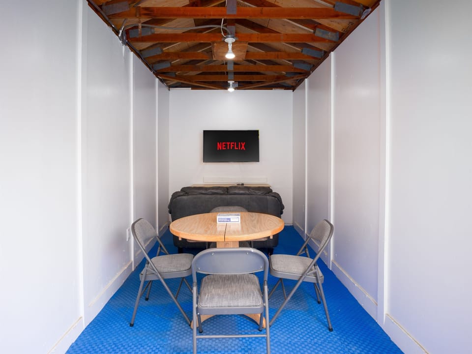 Bonus seating area