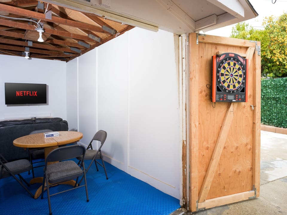 Separate shed for work or quiet use