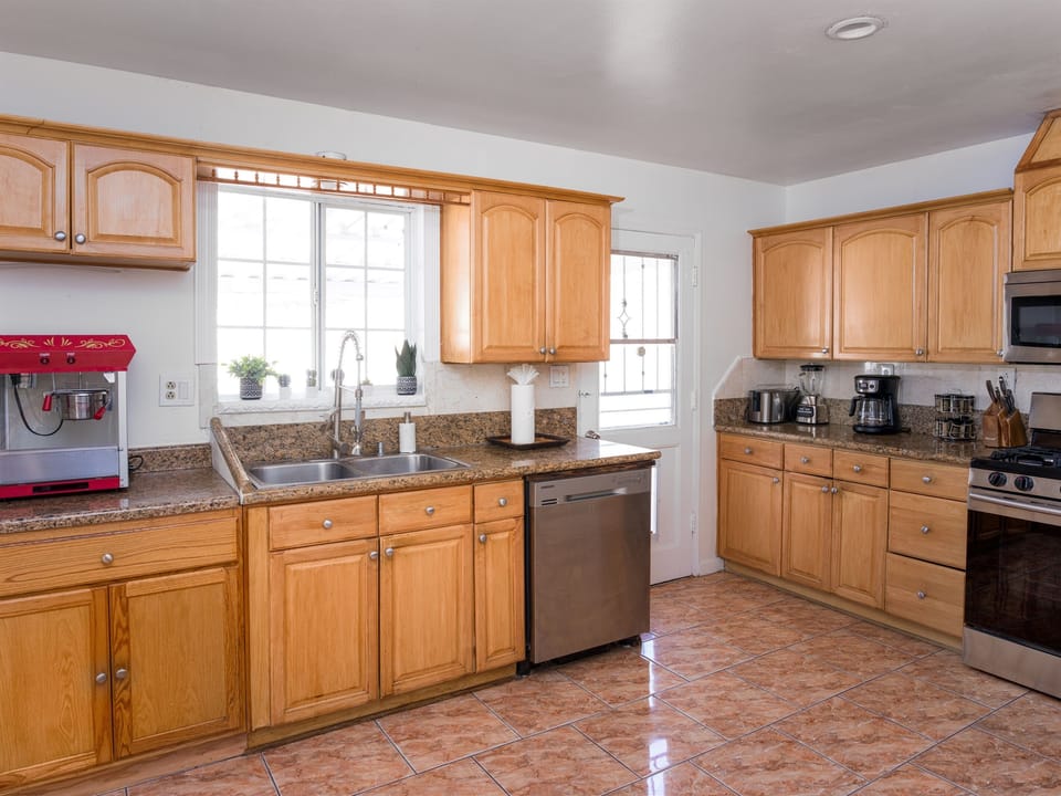 Popcorn machine, stainless appliances, and plenty of counterspace for meal prep