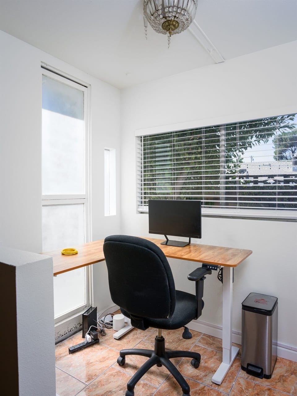 Large desk and complimentary dual screen setup with fast internet
