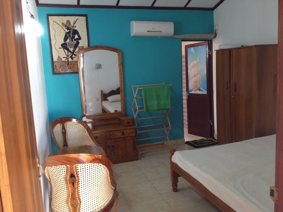 Standard Room, Garden View | Desk, laptop workspace, blackout drapes
