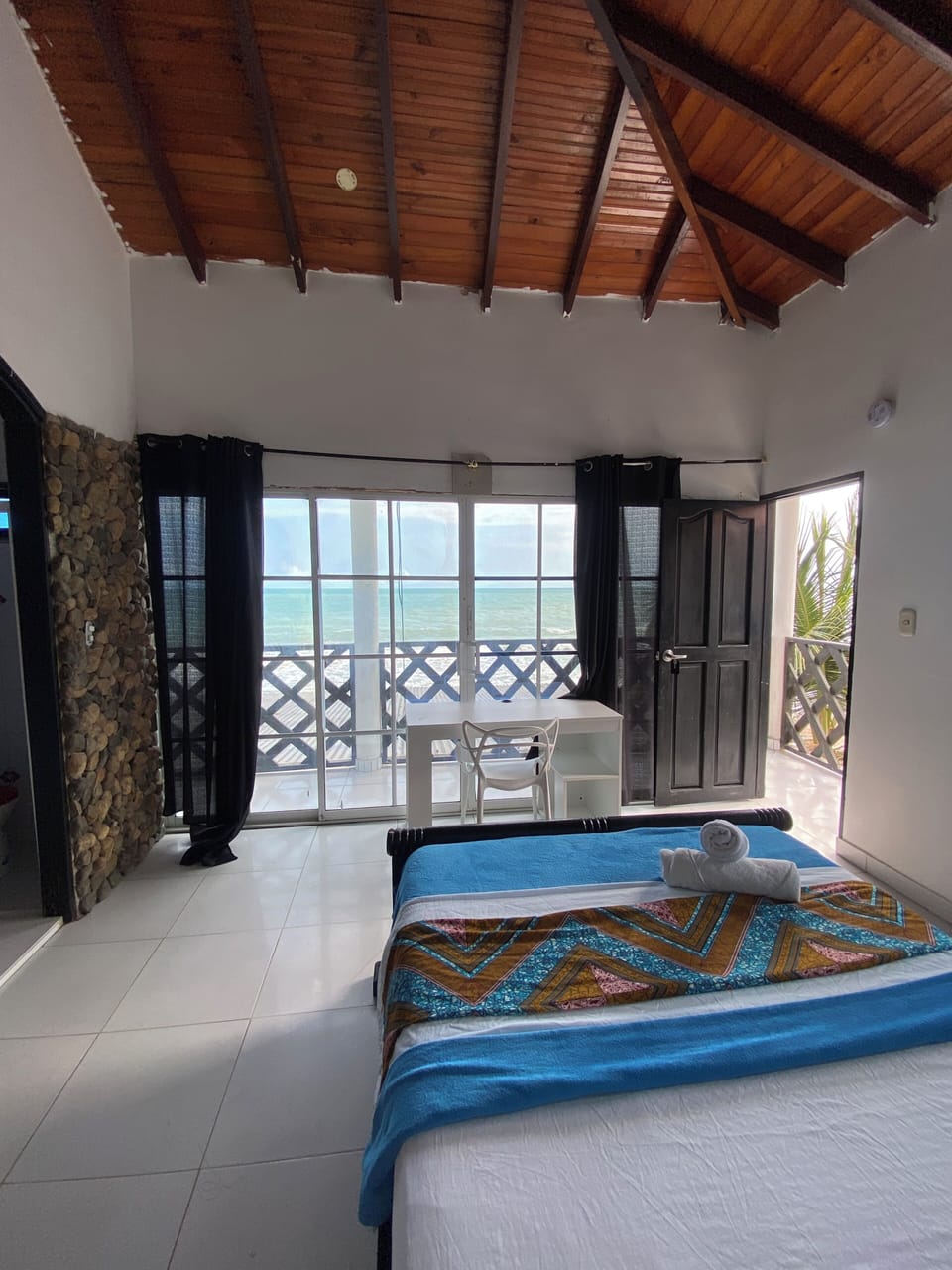 Deluxe Double Room | Desk, laptop workspace, WiFi (free), bed sheets