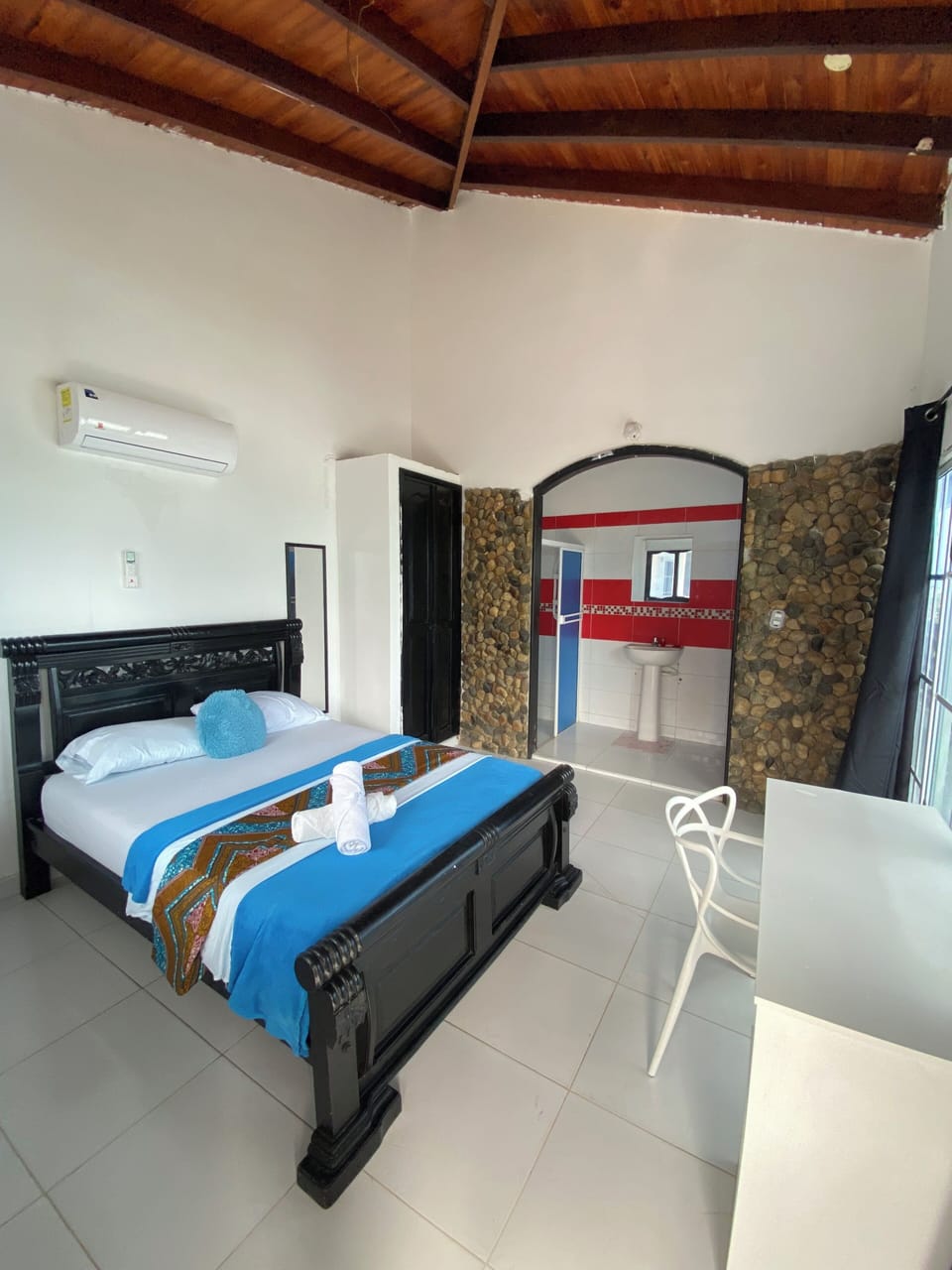 Deluxe Double Room | Desk, laptop workspace, WiFi (free), bed sheets
