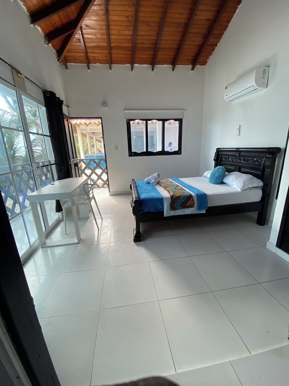 Deluxe Double Room | Desk, laptop workspace, WiFi (free), bed sheets