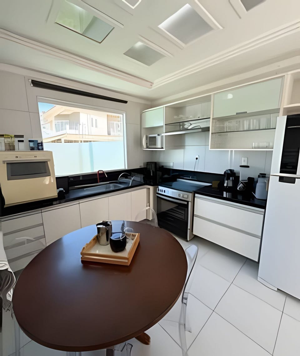 Basic Apartment | Private kitchen | Microwave, oven, stovetop, dishwasher