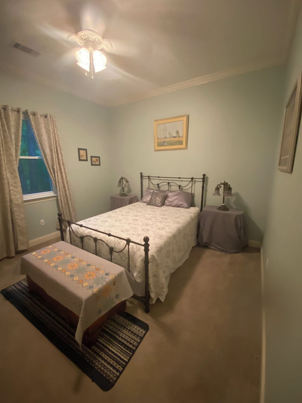 Middle bedroom