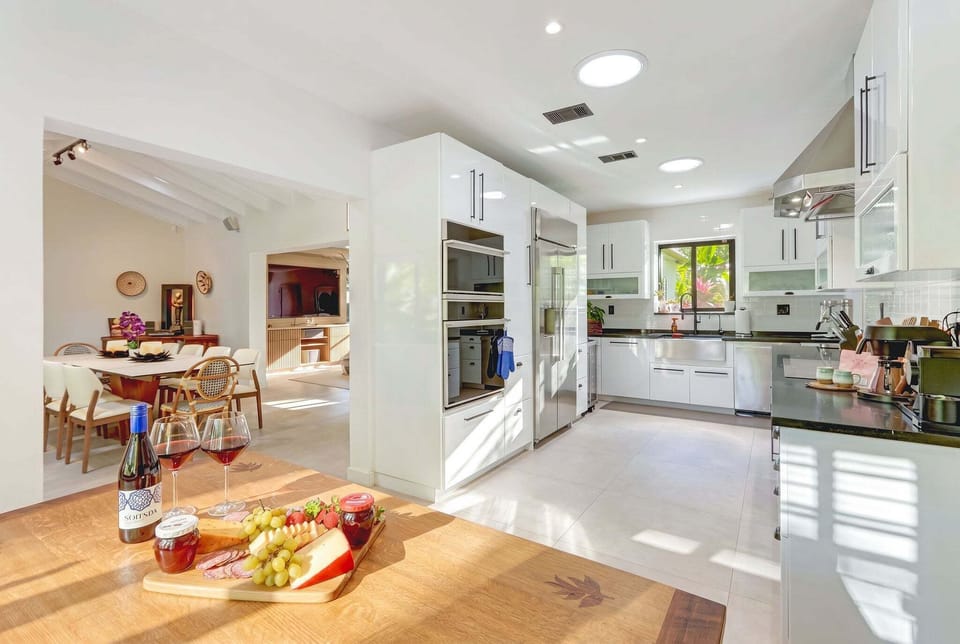 Kitchen | Fully stocked with cooking essentials