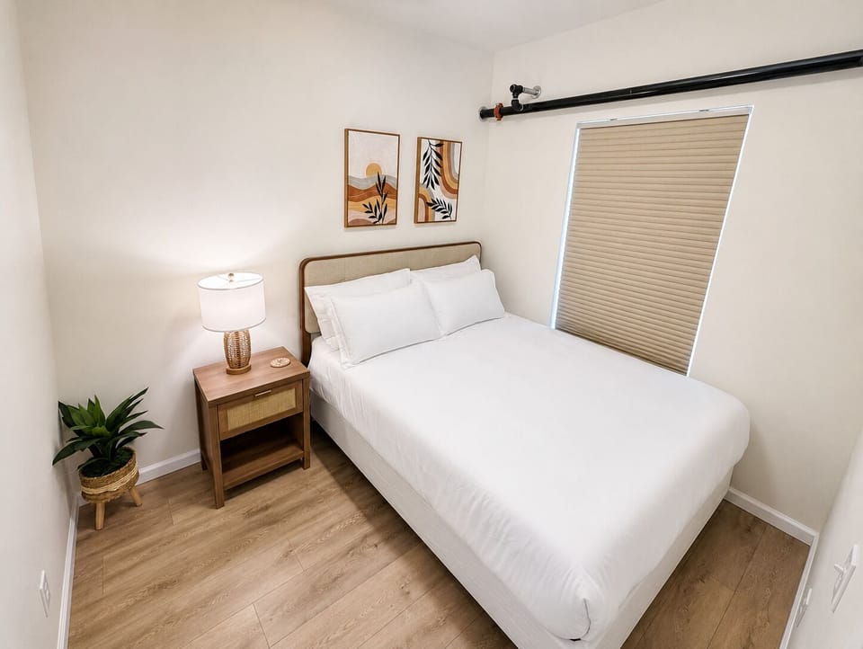 Bedroom 2: Queen