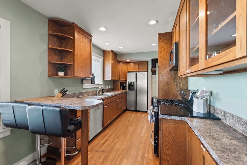 Cook and gather in a bright, fully equipped kitchen where every meal feels like a shared experience.