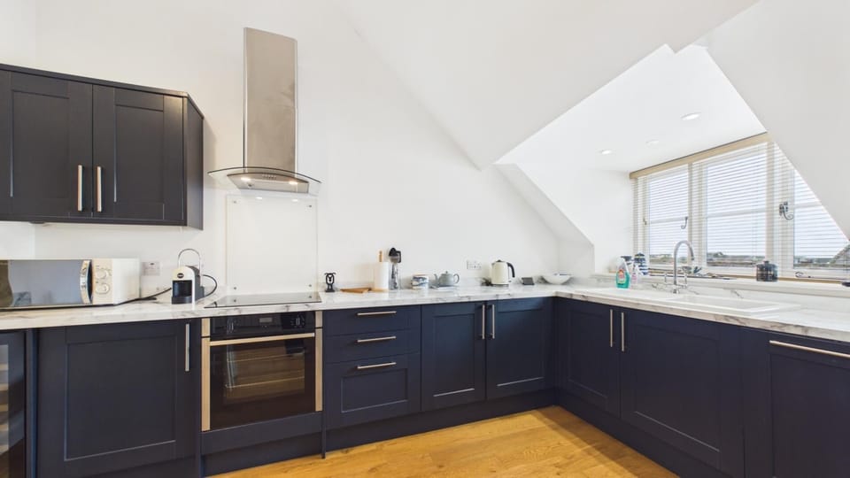 Captains Lookout - 1 Bedroom Apartment - Tenby (28928)
