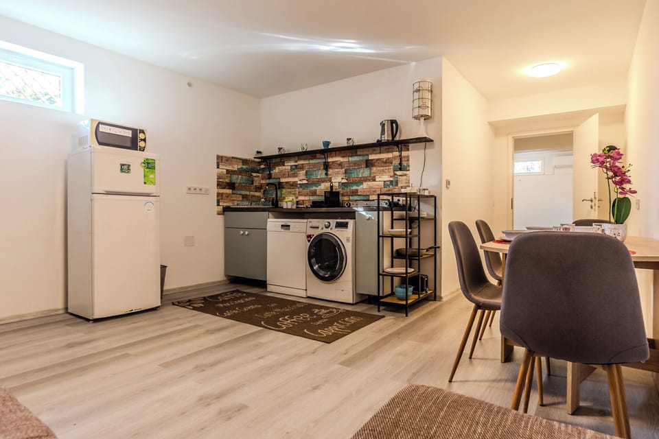Kitchen area with washing machine