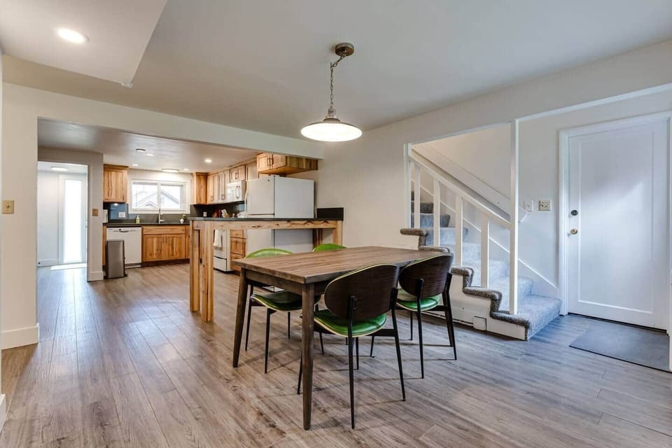 Seating for 6 at the table with additional bar seating for 4