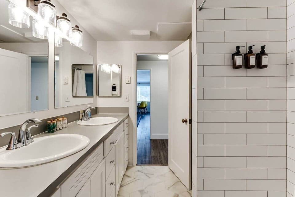 Downstairs Jack and Jill Bathroom with shower