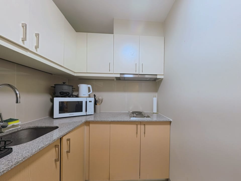 Classic Condo, City View | Private kitchen