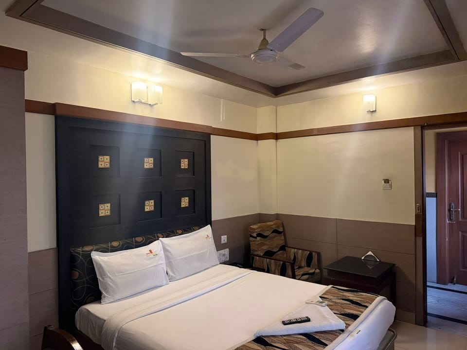 Executive Room | Egyptian cotton sheets, premium bedding, desk, WiFi (free)