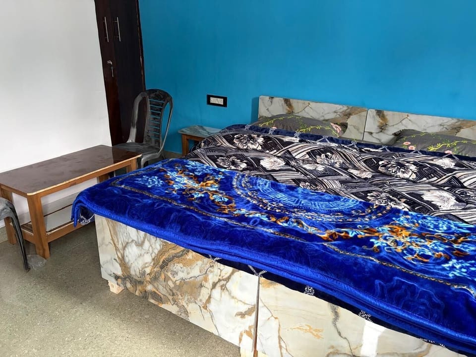 Standard Room | Rollaway beds, bed sheets