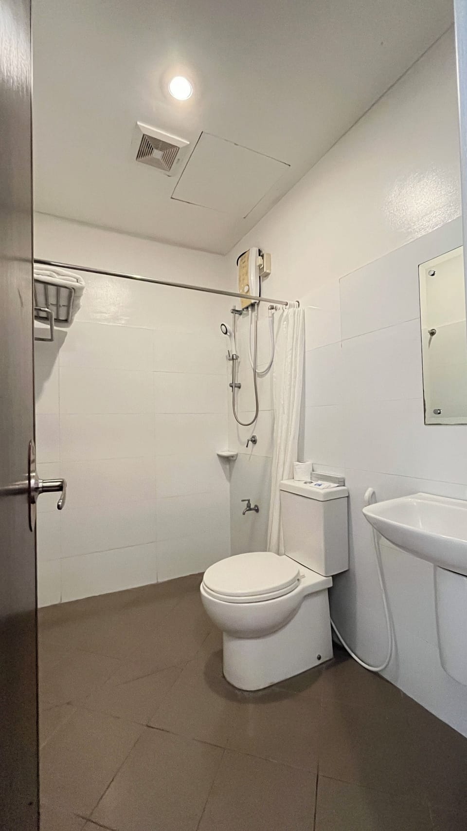 Shower, bidet, towels, soap
