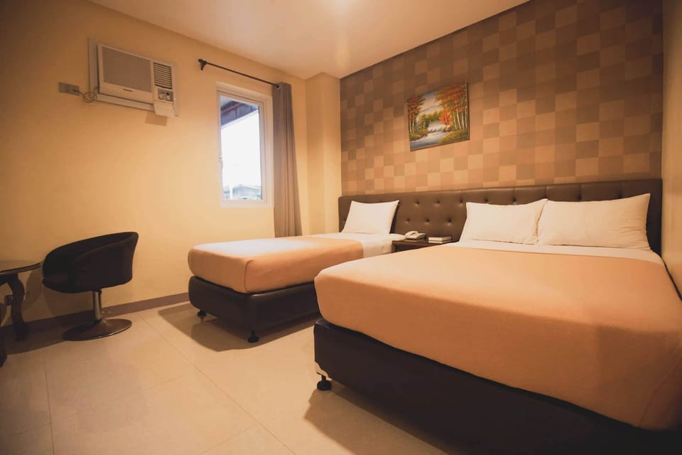 Basic Suite, Park View | Desk, laptop workspace, free WiFi, bed sheets