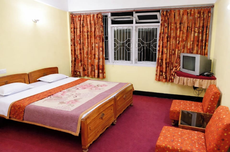 Hypo-allergenic bedding, desk, soundproofing, free WiFi