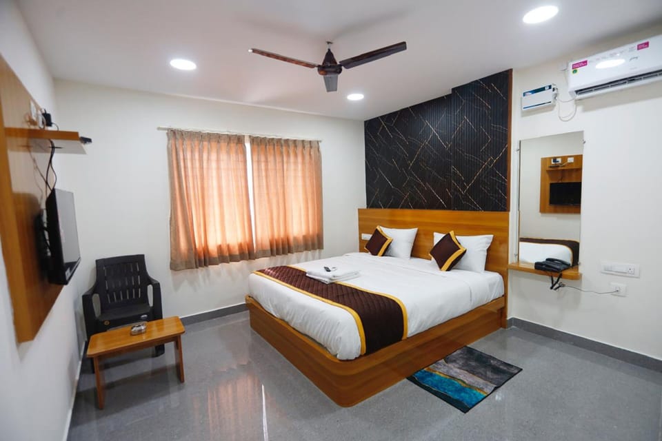 Deluxe Room | Minibar, free WiFi, bed sheets