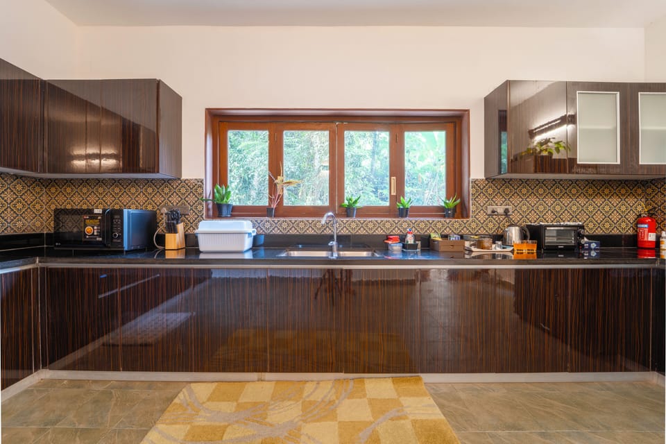 Deluxe Villa, Balcony | Private kitchen