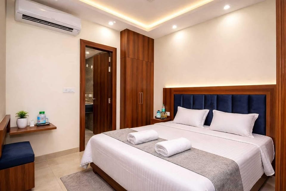 Luxury Suite, Lanai, City View | Desk, laptop workspace, free WiFi