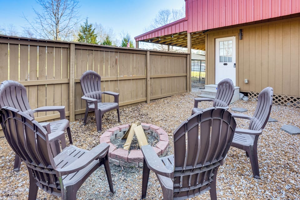 Fenced Yard | Fire Pit
