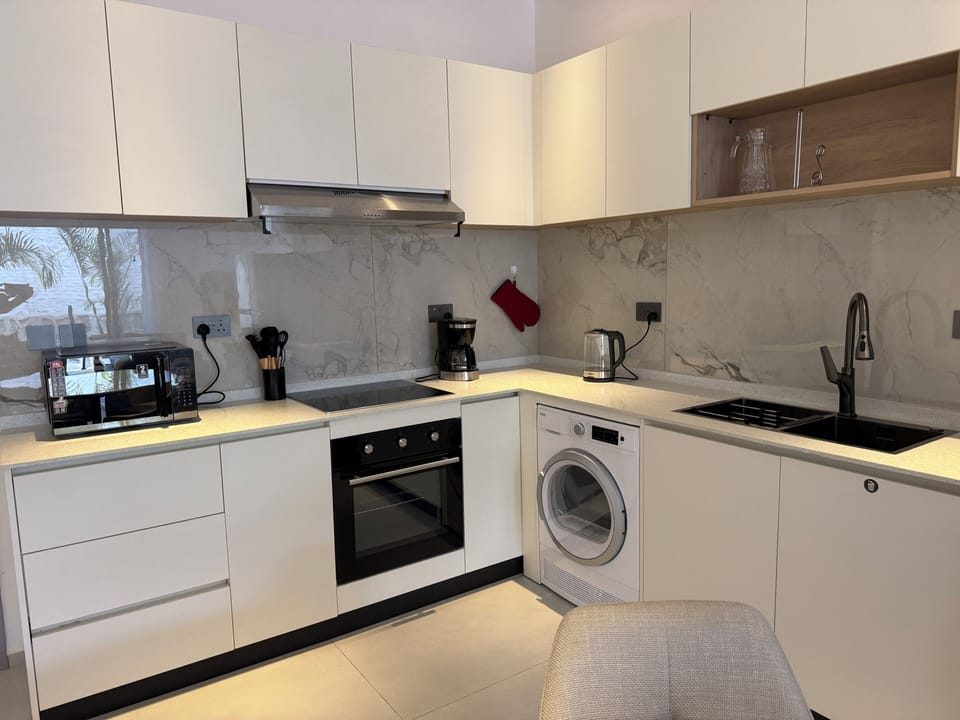 Apartment | Laptop workspace, iron/ironing board, WiFi (free)