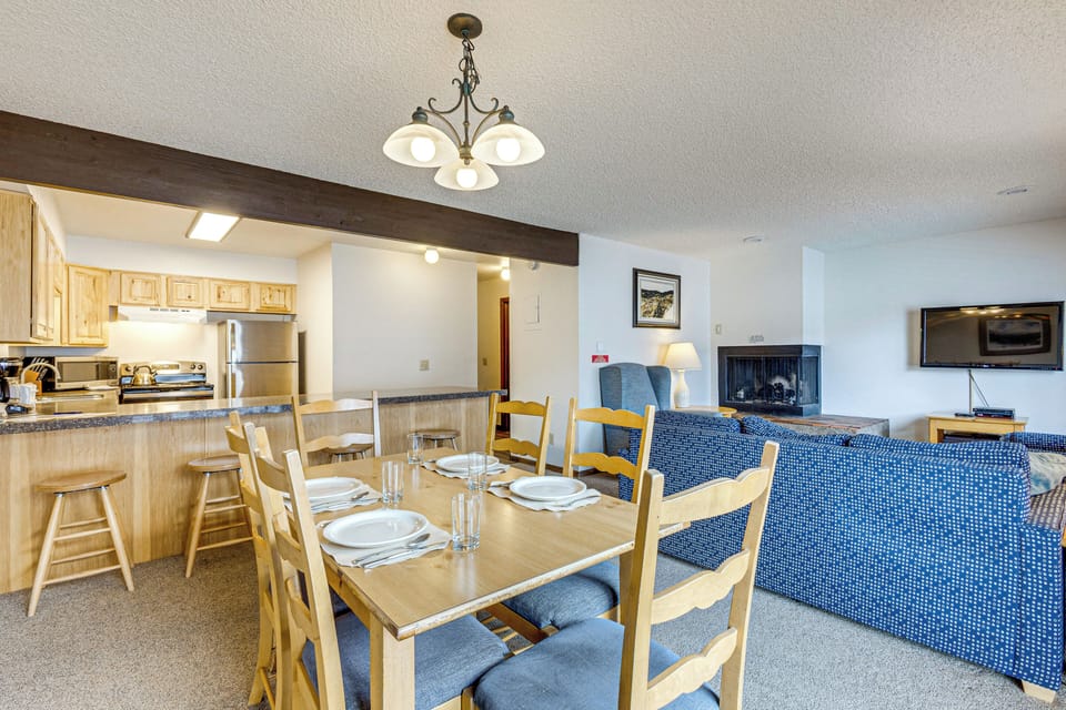 Dining Area & Kitchen | 1st Floor