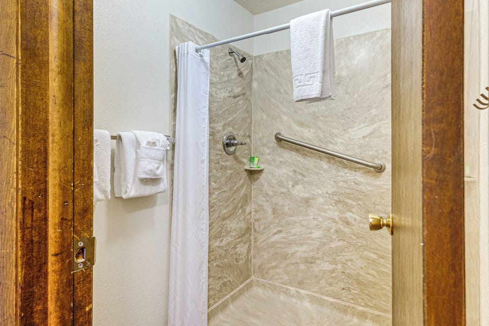 Full Bathroom | 2nd Floor