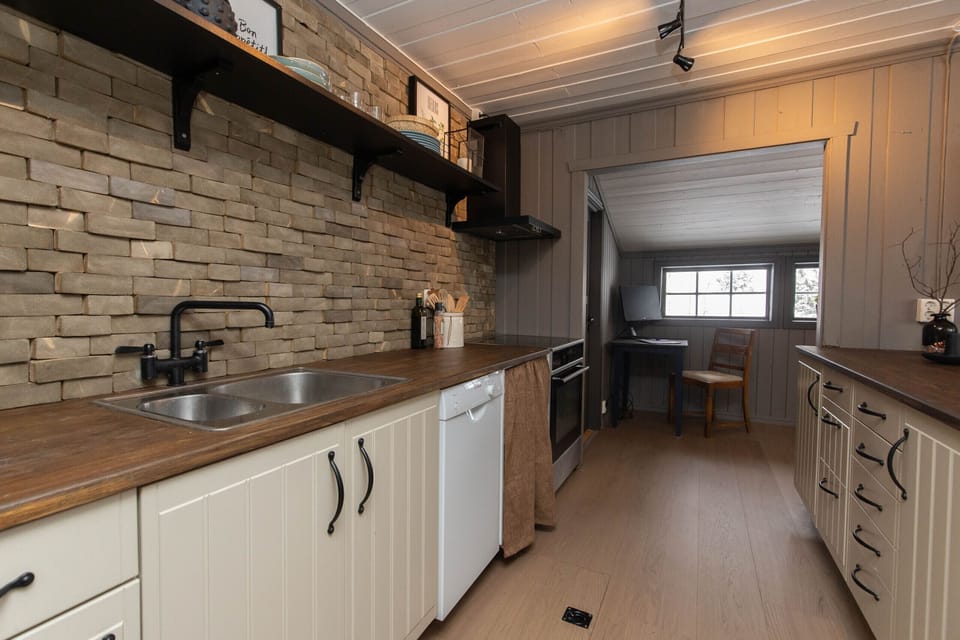 ​Modern kitchen with stove, oven, and plenty of counter space, ideal for home-cooked meals.
