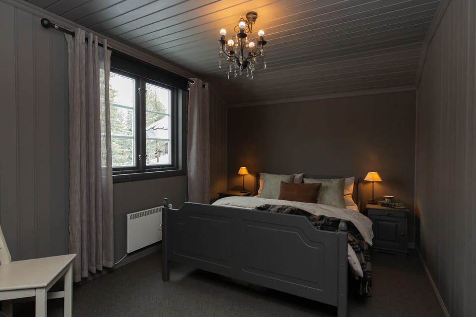Comfortableand stylish bedroom ensuring a restful night’s sleep after active days in the mountains.