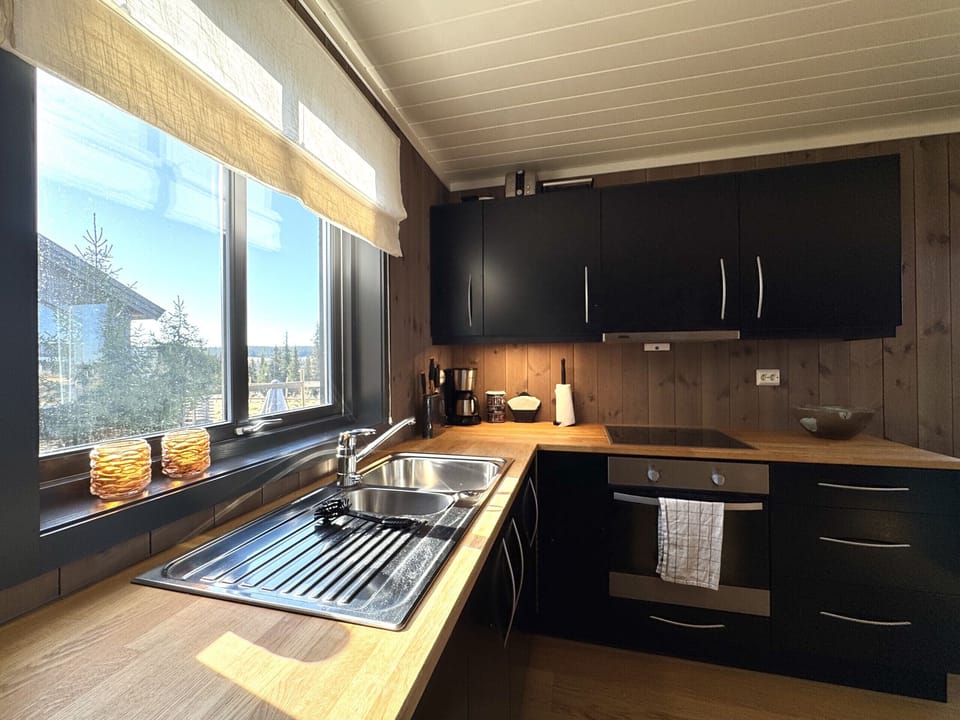 ​​Functional, fully-equipped kitchen with plenty of counter space, ideal for home-cooked meals