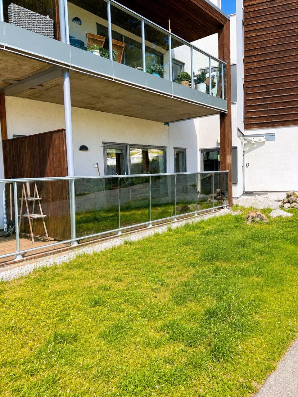 Views of the outside terrace