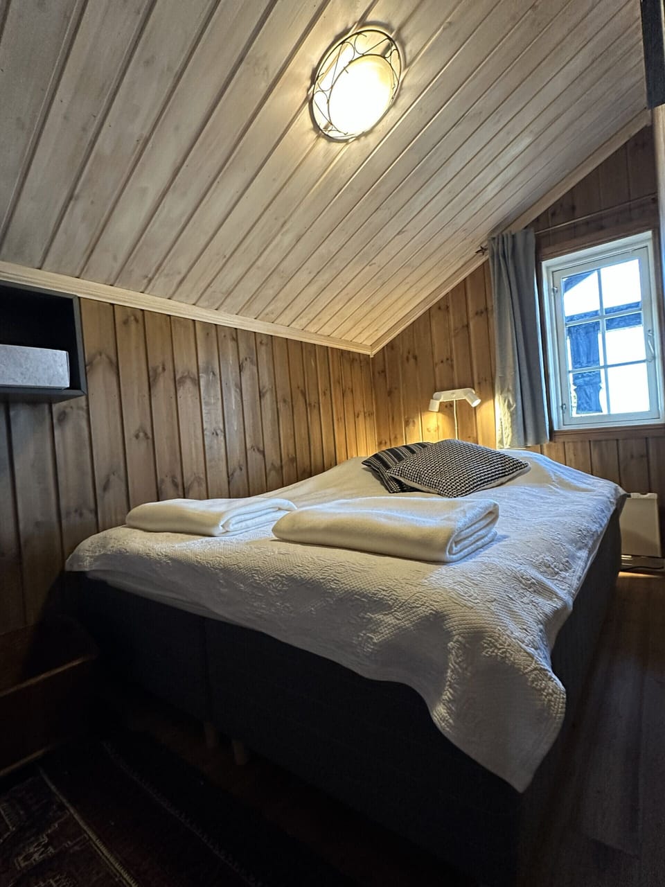 Bedroom with a double bed 160x200cm