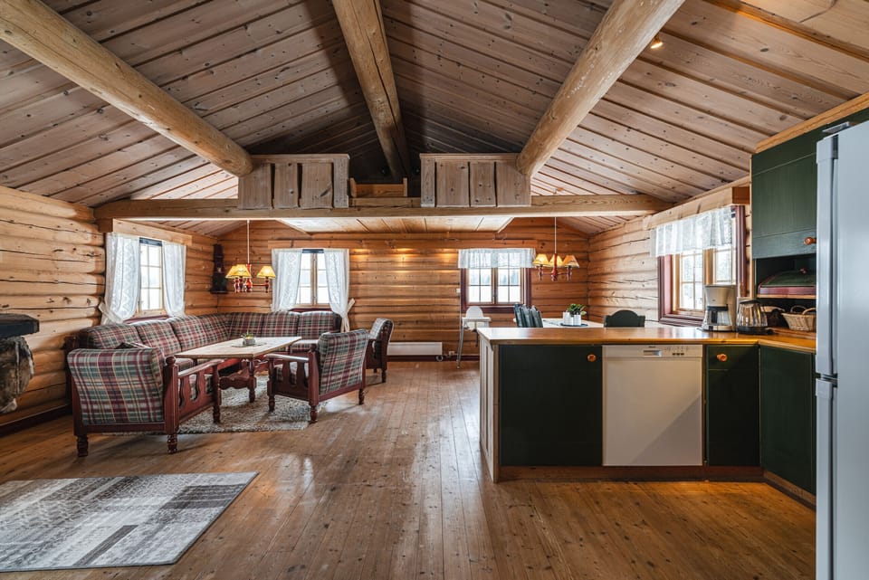 Livingroom and dining area