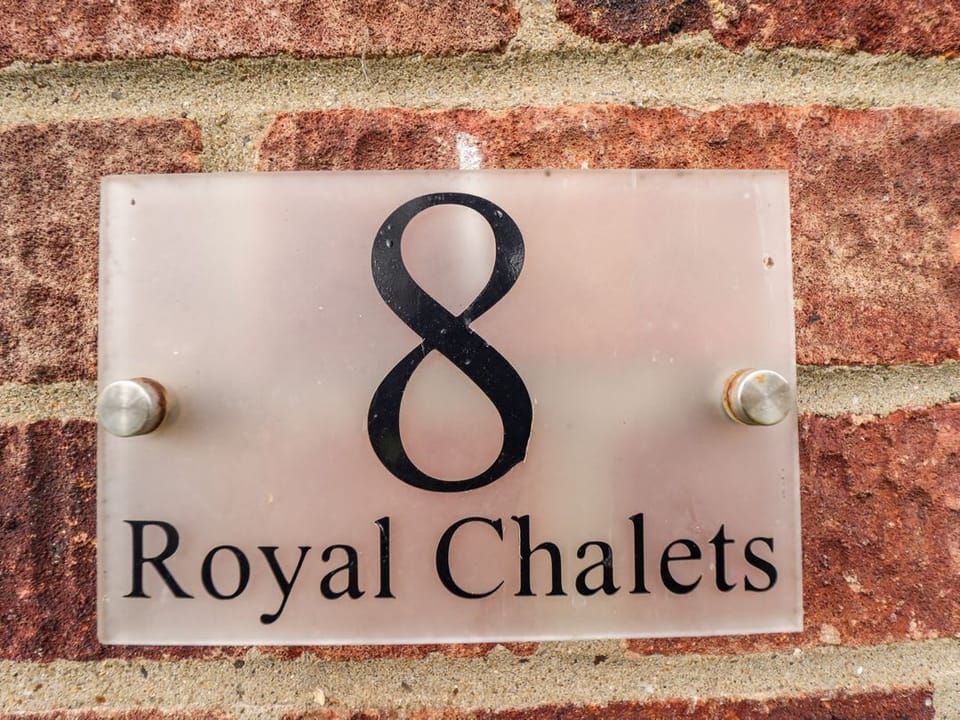 8 Royal Chalet Park