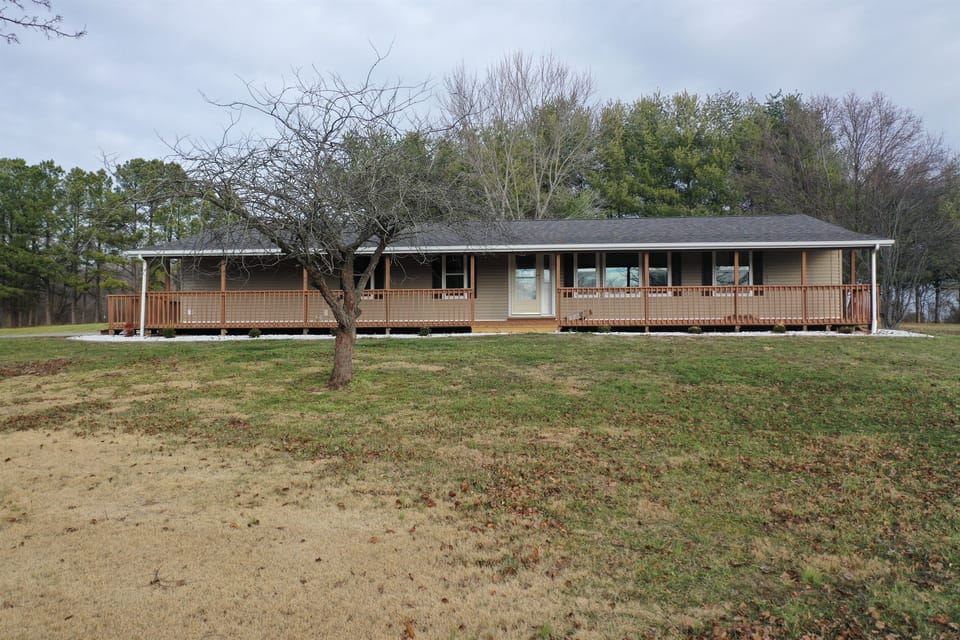 Front view of Cabin, ideal for storytelling, enjoying wine or sweet tea, and the perfect spot for morning coffee.