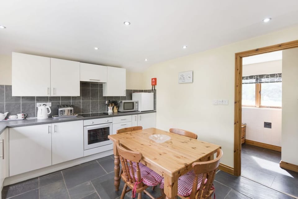 Groves Fishleigh