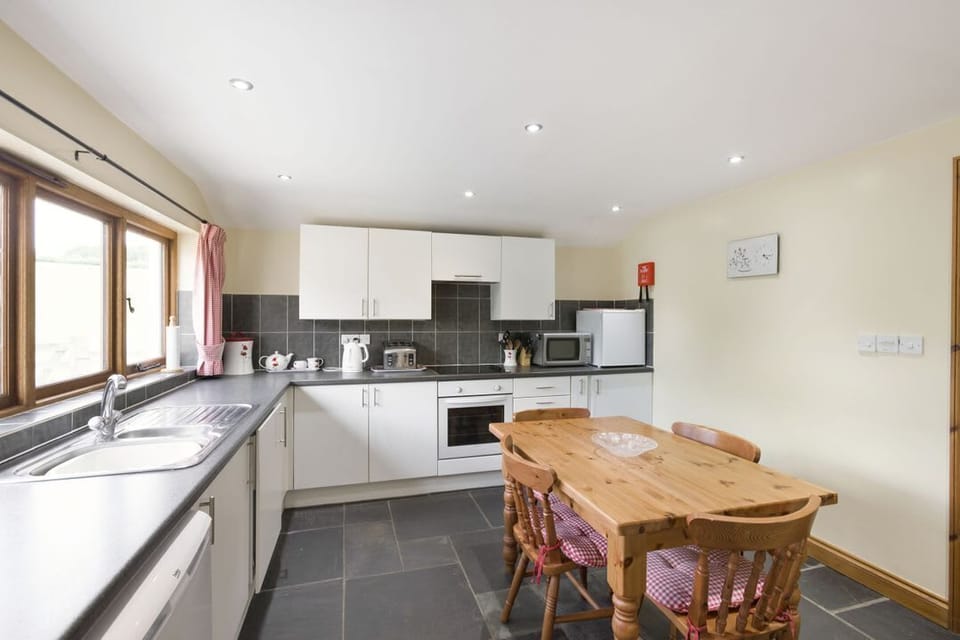 Groves Fishleigh